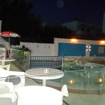 Koala فندق بلدة كوس