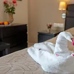 Koala فندق بلدة كوس